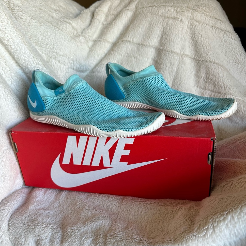 Nike Aqua Sock 360, Y 6 (fits W 7.5)